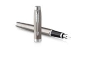 Skrive- & Tegneverktøy - Parker IM Fountain Pen | Stainless Steel with Chrome Trim | Medium Point with Blue Ink Cartridge | Gift Box - 2143636