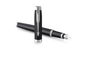 Skrive- & Tegneverktøy - Parker IM Fountain Pen | Matte Black with Chrome Trim | Medium Point with Blue Ink Cartridge | Gift Box - 2143638