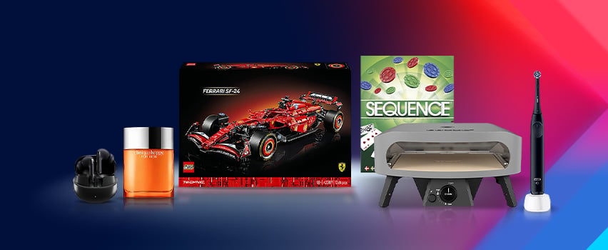 Pakke med lego, en pizzaovn og parfyme plassert på en lilla og svart bakgrunn.